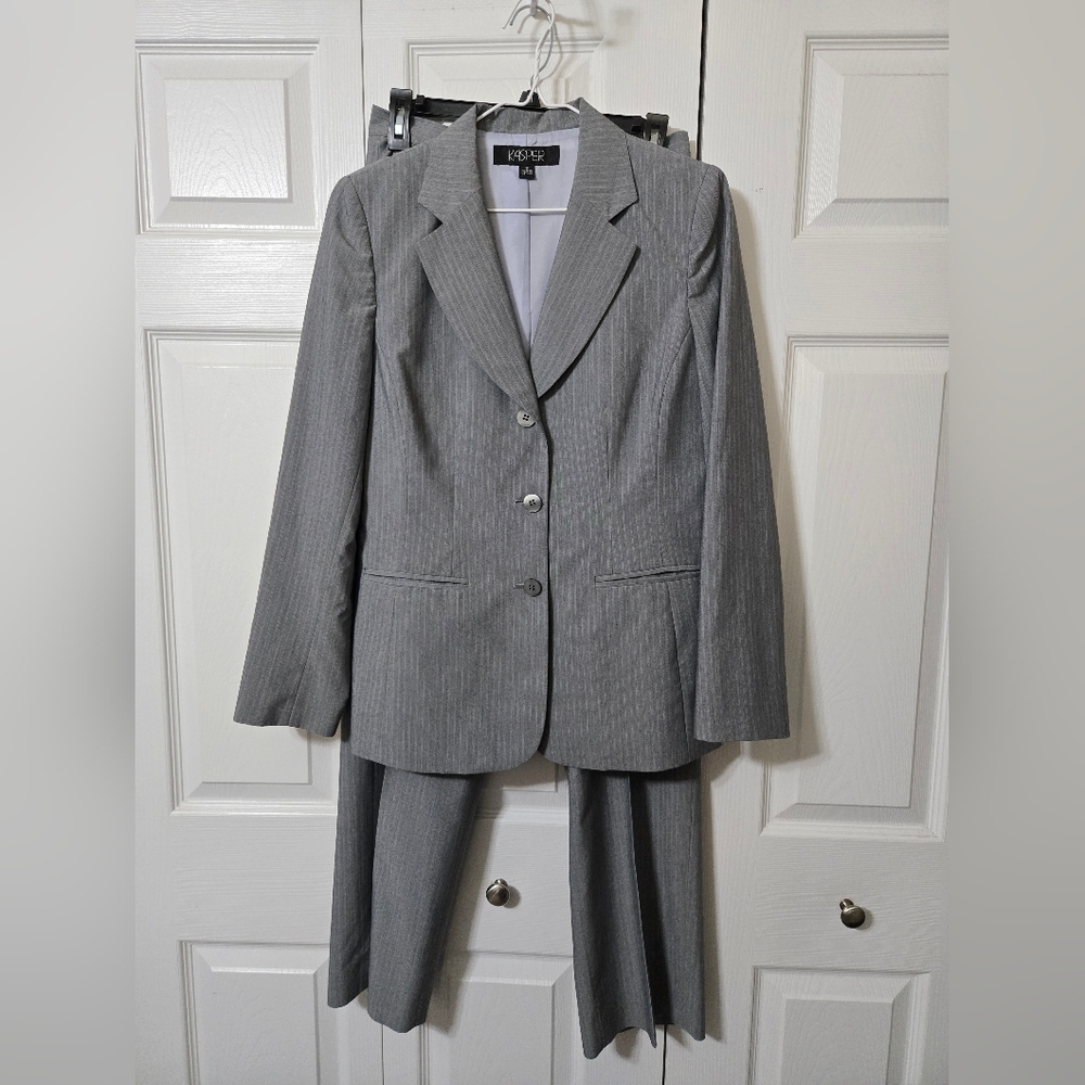 Gray Business Suit w/Lavender Pinstripe, Fully Lined W/Pockets, Size 6, Like New